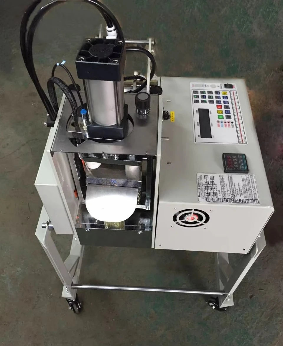Production of high-speed automatic beveled fabric die-cutting machine